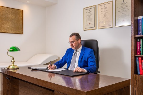 Χειρουργός Θυρεοειδούς Κωνσταντίνος Αποστόλου Βιογραφικό και εμπειρία